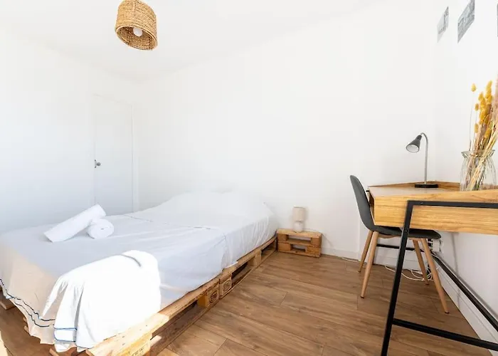 4 Personnes - 2 -fibre - Balcon - Confort *